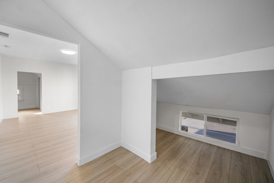 More Photos Of 2823 W 8th St, Los Angeles Office For Lease