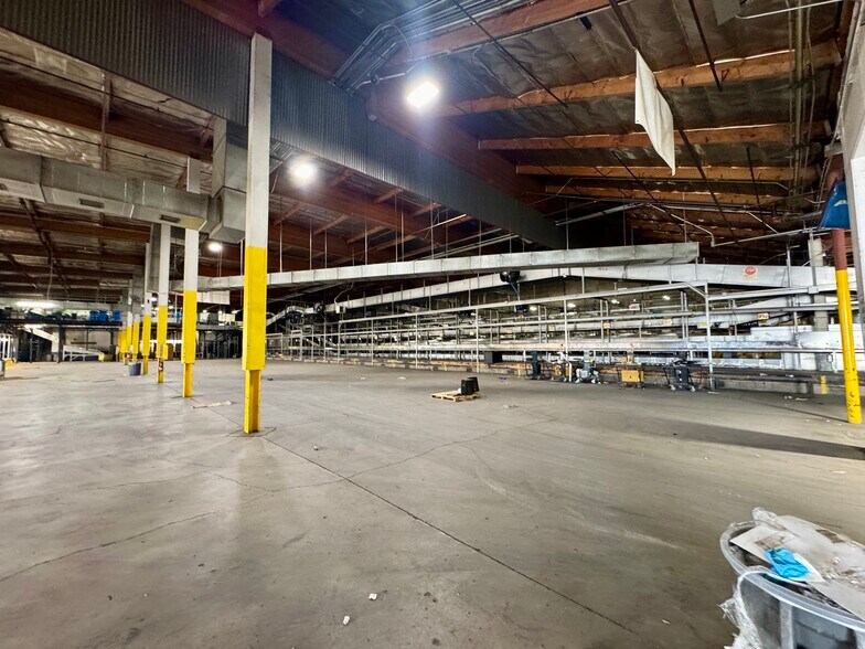 More Photos Of 740 N Martin Luther King Blvd, Las Vegas Distribution For Sale