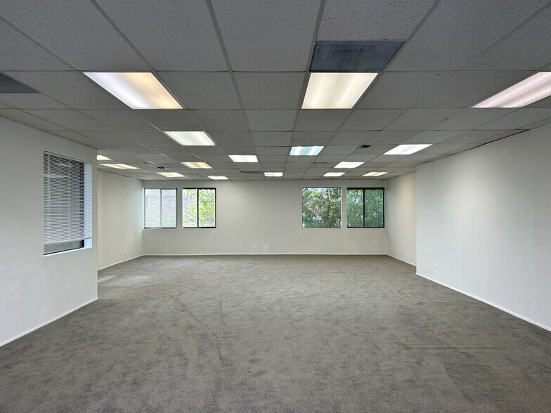More Photos Of 4683 Mercury St, San Diego Loft Creative Space For Lease