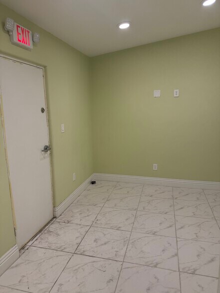 More Photos Of 1610 E Sahara Ave, Las Vegas Freestanding For Sale