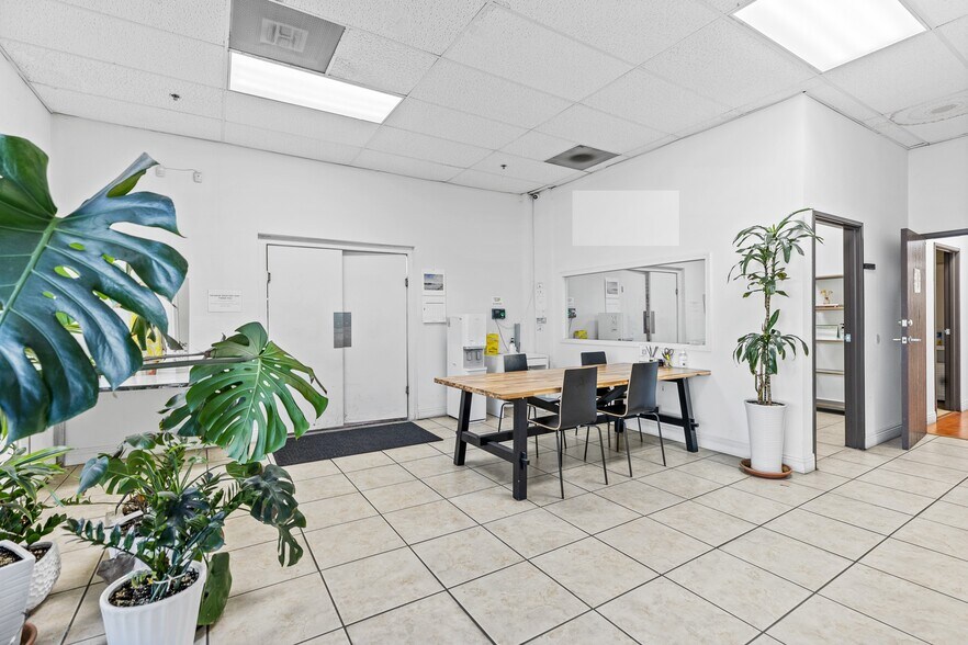 More Photos Of 3900-3912 S Broadway Pl, Los Angeles Manufacturing For Sale