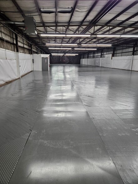 More Photos Of 33 Elm St, Merrimack Warehouse For Lease