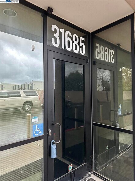 More Photos Of 31669-31699 Hayman St, Hayward Warehouse For Lease