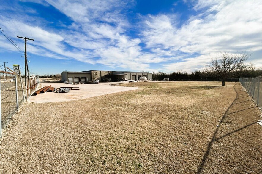 More Photos Of 1916 Gallagher Dr, Sherman Warehouse For Sale