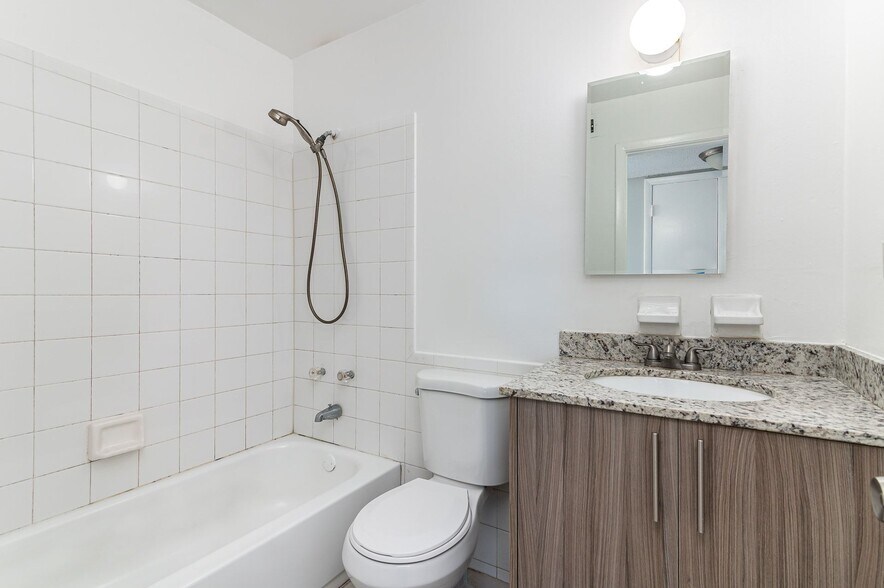 More Photos Of 999 W Prospect Rd, Oakland Park Apartments For Sale