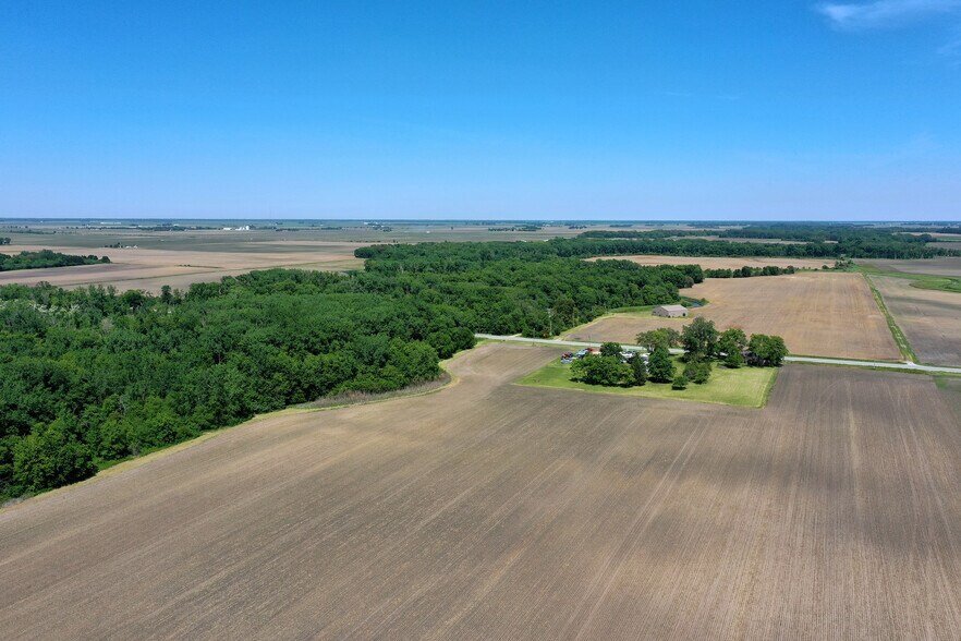 More Photos Of 3209 N State Rt 1, Saint Anne Flex For Sale