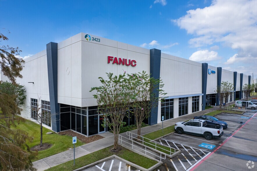 Primary Photo Of 3423 N Sam Houston Pky W, Houston Unknown For Lease