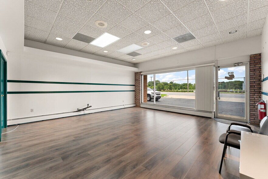 More Photos Of 6675 Broadway, Merrillville Auto Repair For Lease