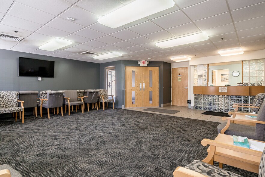 More Photos Of 4331 Churchman Ave, Louisville Medical For Sale