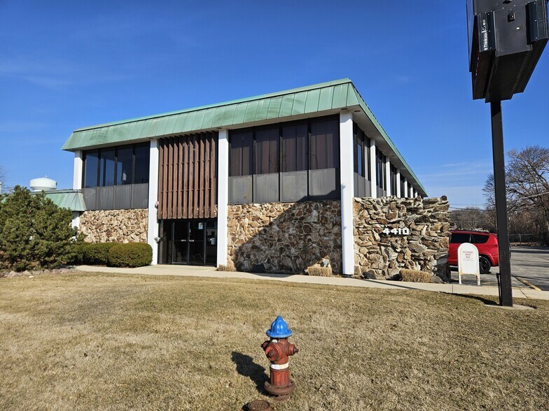 Primary Photo Of 4410-4414 Roosevelt Rd, Hillside Office For Lease