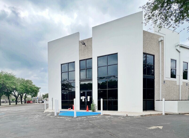 More Photos Of 1124 Blalock Rd, Houston Warehouse For Lease