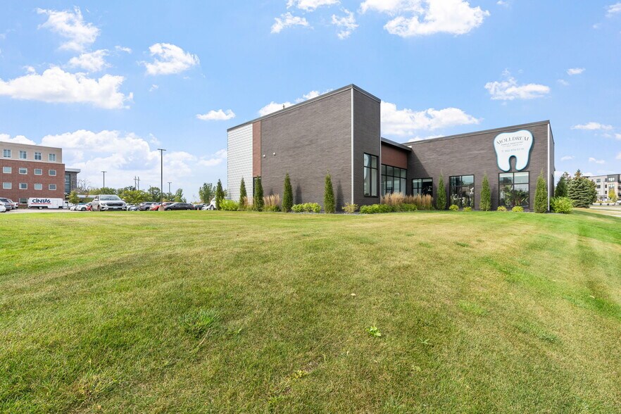More Photos Of 18389 Orchard Trl, Lakeville Medical For Lease