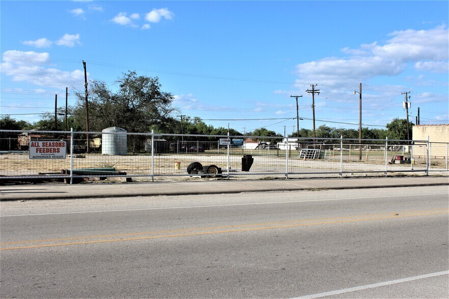 More Photos Of 201 Houston St, George West Warehouse For Lease