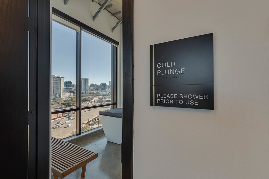 More Photos Of 1333 Oak Lawn Ave, Dallas Office For Lease