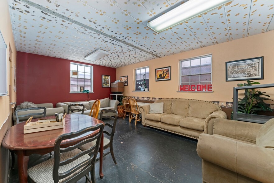 More Photos Of 999 S Colorado Blvd, Denver Religious Facility For Lease