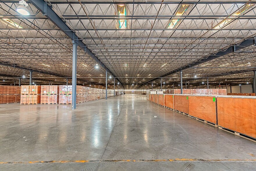More Photos Of 2801 N Main St, San Luis Warehouse For Sale