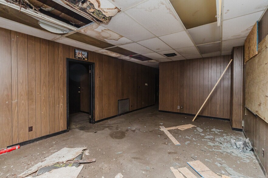 More Photos Of 470 N Seneca St, Wichita Warehouse For Sale