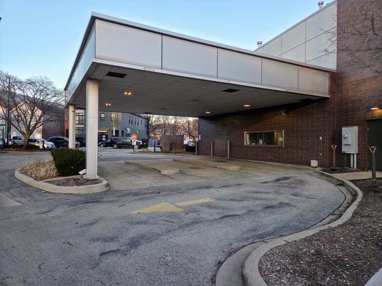 More Photos Of 1640 W Fullerton Ave, Chicago Bank For Lease