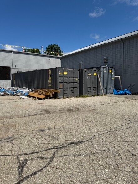 More Photos Of 571 Broad St, New London Freestanding For Lease