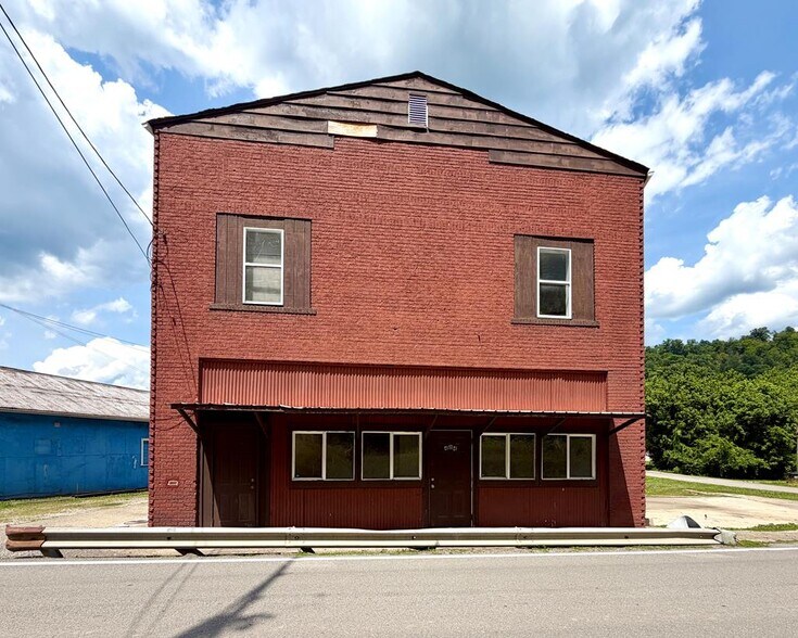 More Photos Of 484 Route 302, West Van Lear Specialty For Sale