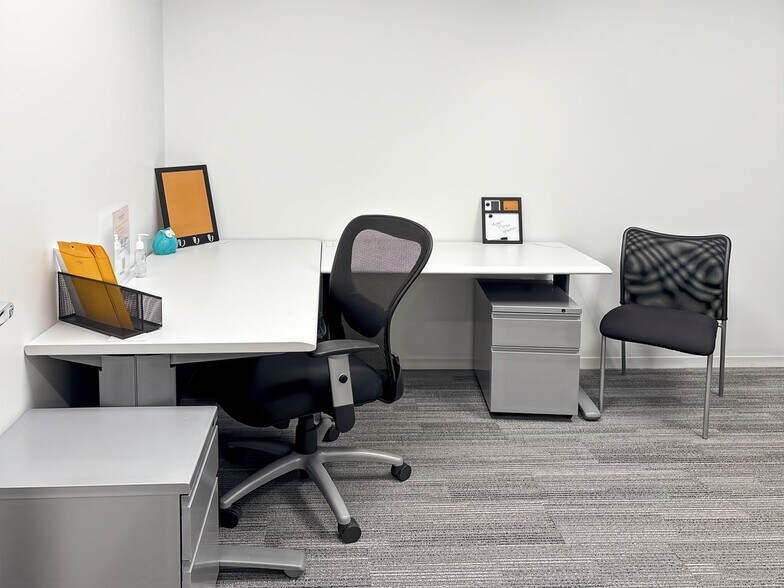 More Photos Of 320 Seven Springs Way, Brentwood Coworking Space