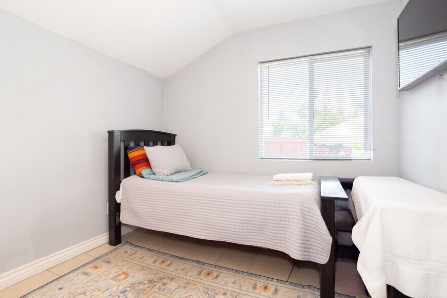 More Photos Of 6402 Graves Ave, Van Nuys Apartments For Sale