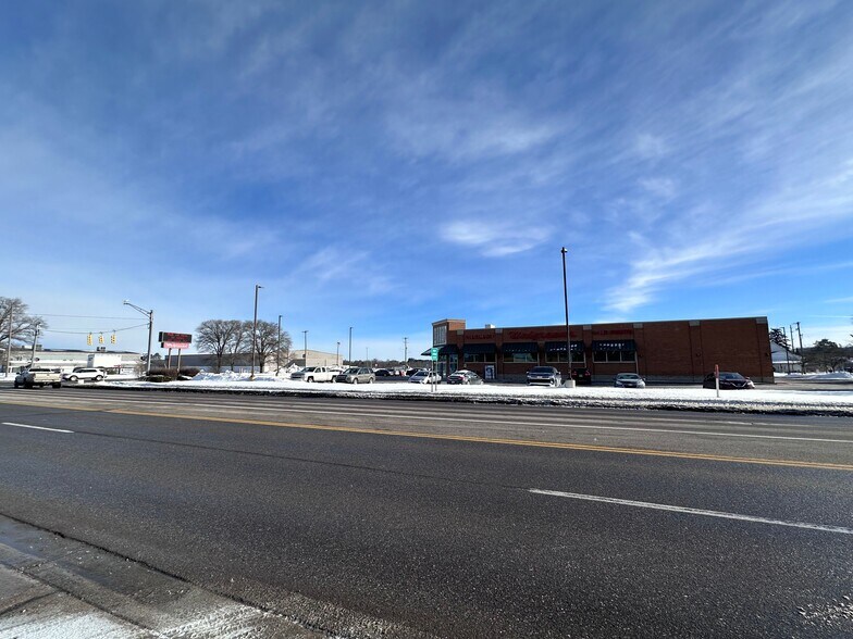 More Photos Of 1219 N Mitchell St, Cadillac Bank For Lease