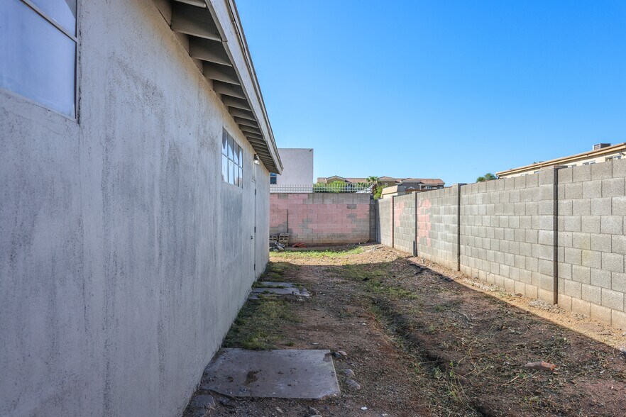 More Photos Of 2423 W Campbell Ave, Phoenix Warehouse For Sale