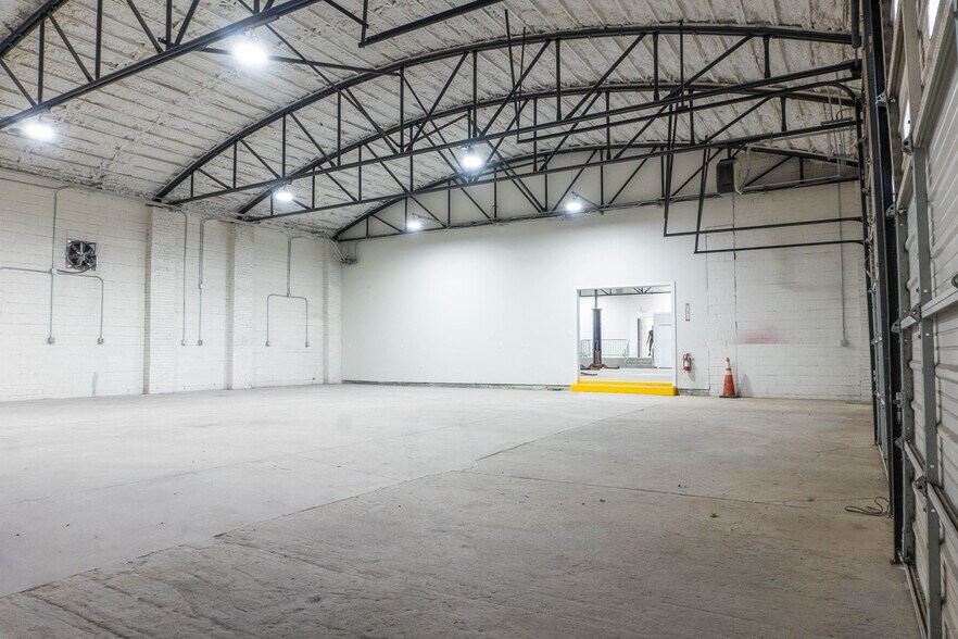 More Photos Of 122 Atando Ave, Charlotte Service For Lease
