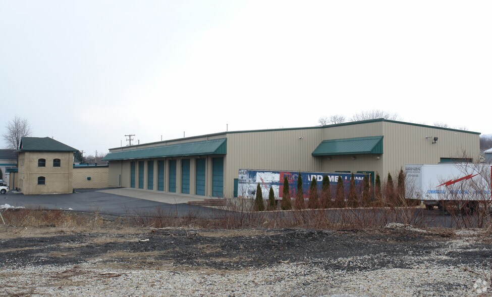 More Photos Of 807 Enterprise St, Dickson City Warehouse For Lease