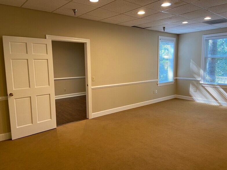 More Photos Of 1000 Main St, Hilton Head Office For Lease