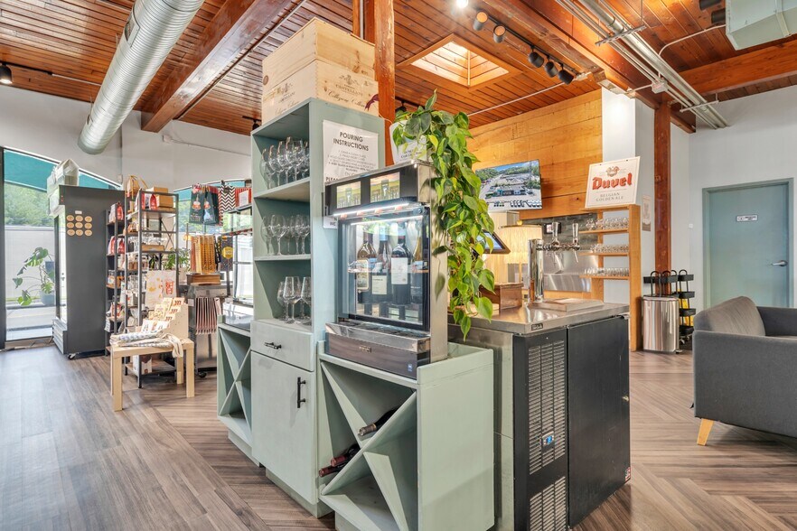 More Photos Of 2601 Franklin Rd, Roanoke Freestanding For Sale