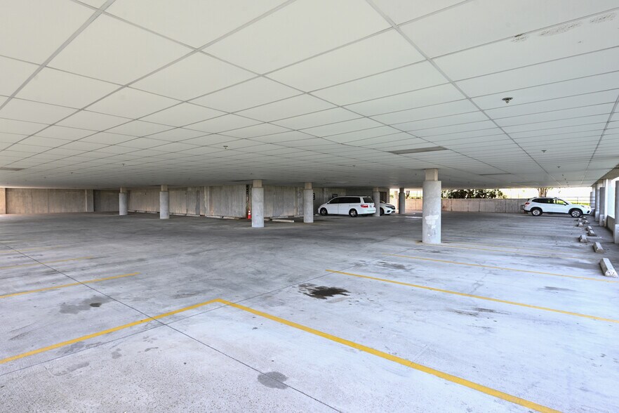 More Photos Of 8100 Bee Cave Rd, Austin Schools For Sale