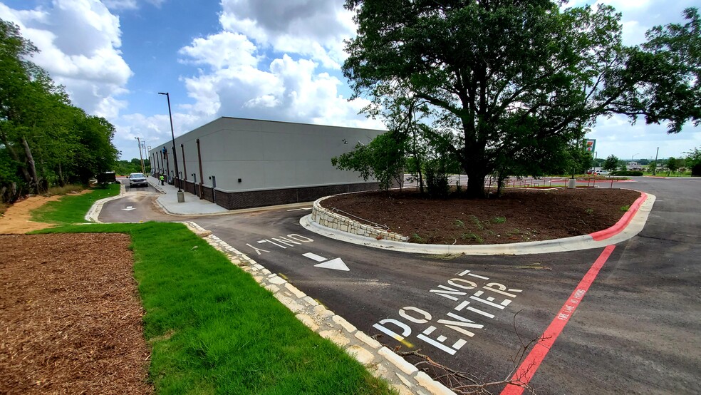 More Photos Of 160 W Loop 121, Belton Restaurant For Lease