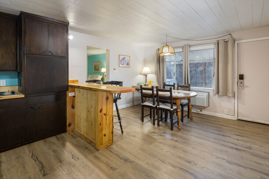 More Photos Of 166 S 400 E, Moab Hotel For Sale