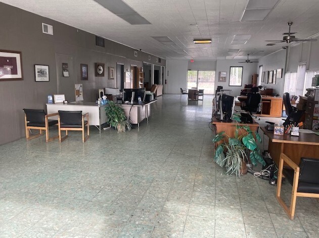 More Photos Of 800 E River Rd, Belen Auto Repair For Lease