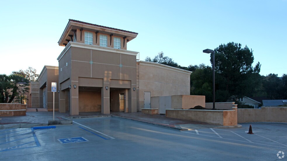 More Photos Of 7206-7214 Foothill Blvd, Tujunga Unknown For Lease