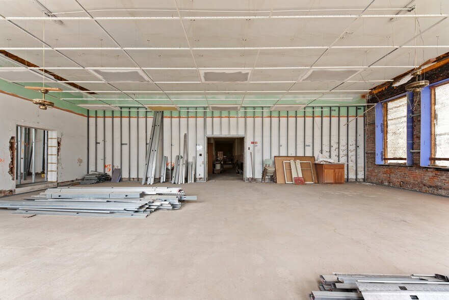 More Photos Of 200 S Green St, Georgetown Loft Creative Space For Sale