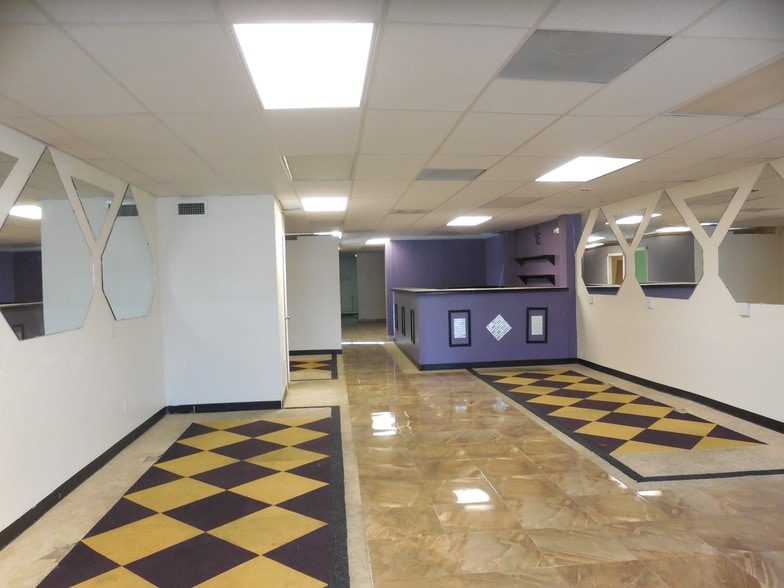 More Photos Of 8010-8014 Lem Turner Rd, Jacksonville Storefront Retail Office For Lease