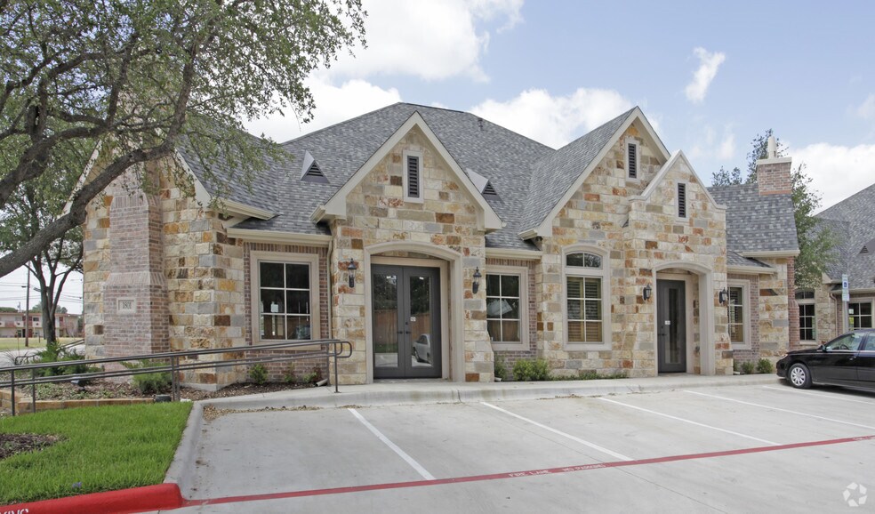 More Photos Of 1809-1813 Hinkle Dr, Denton Medical For Lease