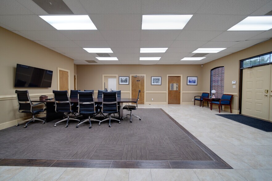 More Photos Of 322 S Main St, Lancaster Medical For Sale