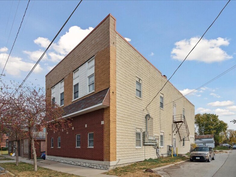 Primary Photo Of 230 S Dubuque St, Solon Multifamily For Sale