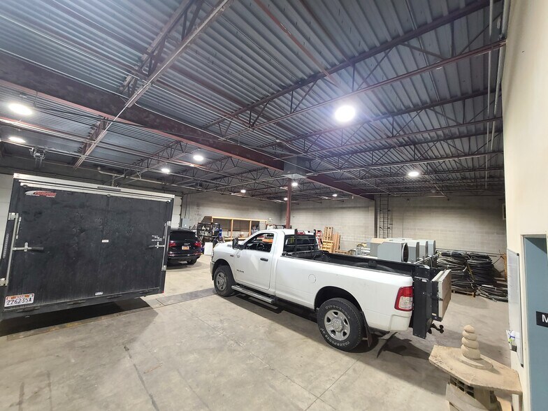 More Photos Of 5001 S Commerce Dr, Murray Warehouse For Lease