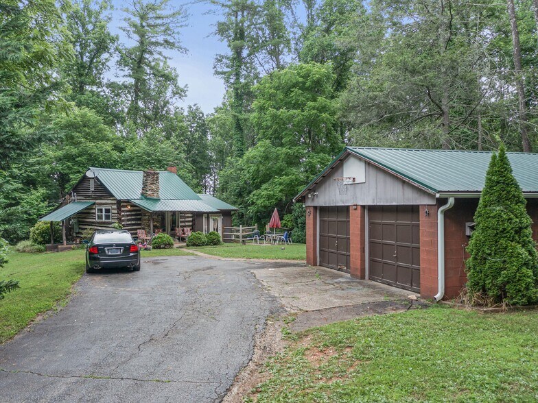 More Photos Of 40 Hemlock Hill Dr, Arden Manufactured Housing Mobile Home Park For Sale