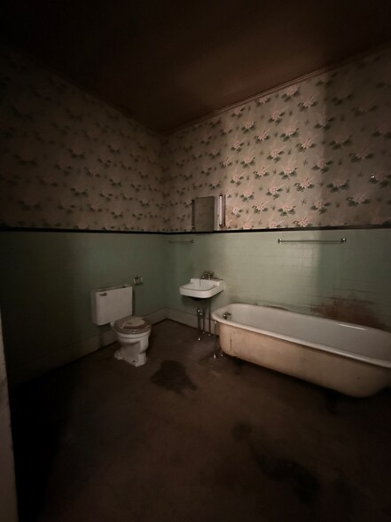 More Photos Of 130 W Main St, Westfield Flex For Sale