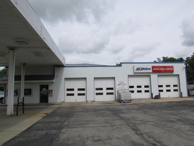 More Photos Of 5982 W State Road 32, Anderson Service Station For Sale