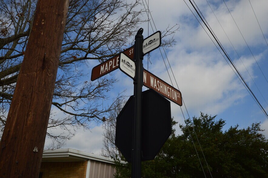 More Photos Of 202 Maple St, Farmersville Showroom For Sale