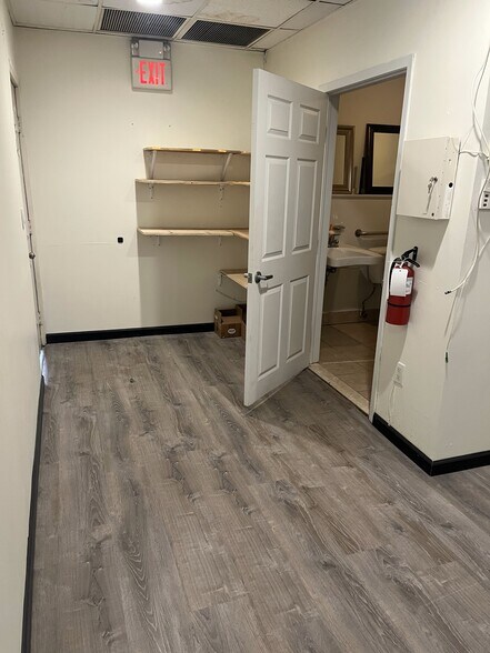 More Photos Of 51-59 Deer Park Ave, Babylon Storefront Retail Residential For Lease