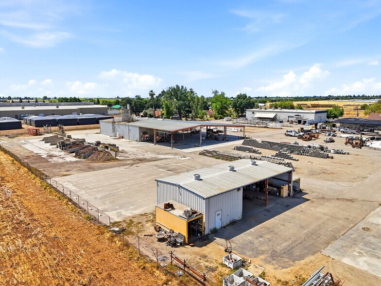 More Photos Of 1260 Buttonwillow Ave, Reedley Warehouse For Sale