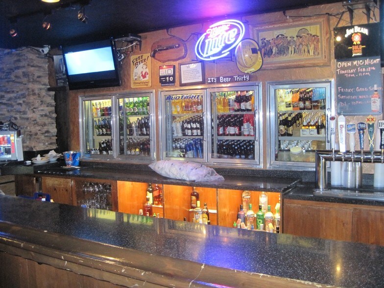 More Photos Of 305 E American Ave, Oracle Bar For Sale